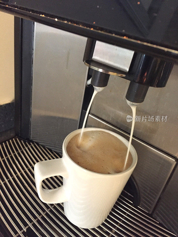 不锈钢咖啡机的泡沫咖啡/卡布奇诺/拿铁